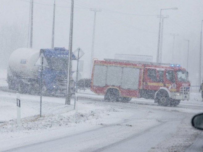 Сњежно невријеме (фото: EPA/TIBOR KATONA HUNGARY OUT - илустрација) - 