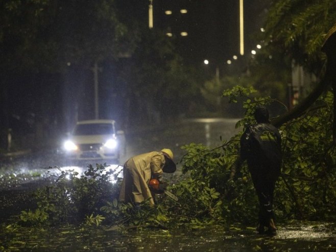 Невријеме (фото: EPA/ANDRES MARTINEZ CASARES - илустрација) - 
