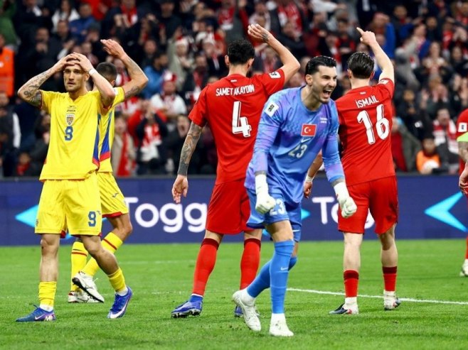 Турска - Румунија (Фото: EPA/TOLGA BOZOGLU) - 