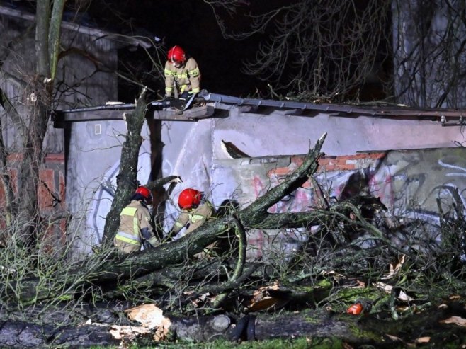 Невријеме (фото: EPA/Marcin Bielecki POLAND OUT - илутрација) Невријеме (фото: EPA/Marcin Bielecki POLAND OUT - илутрација) -