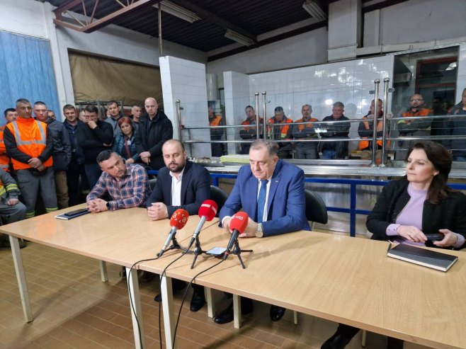 Милорад Додик са радницима "Нове Љубије" Милорад Додик са радницима "Нове Љубије" - Фото: РТРС