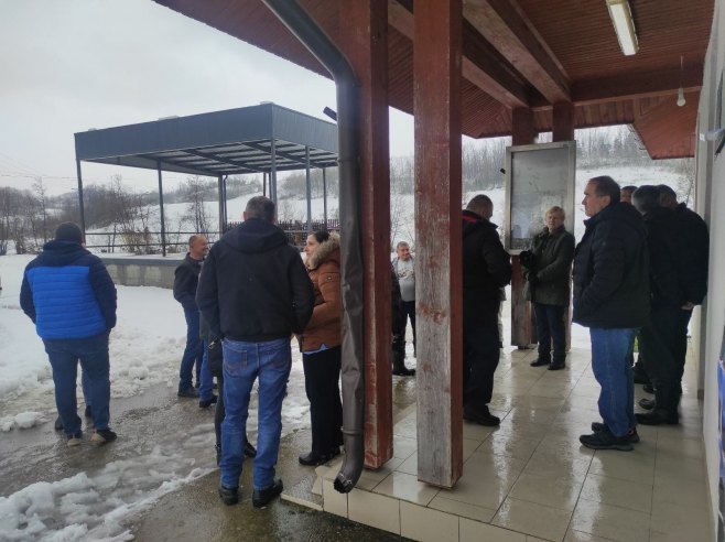 Горњa Пискавицa, окупљање мјештана - Фото: РТРС