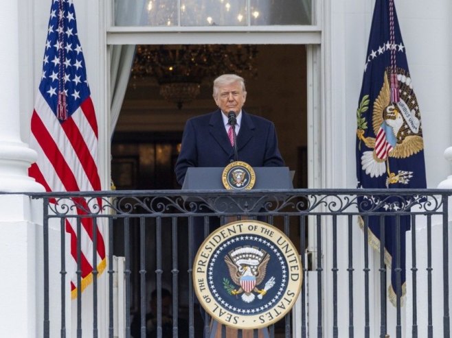 ДОналд Трамп (фото: EPA/SHAWN THEW / POOL) - 