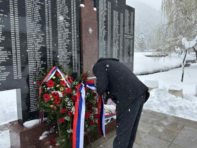 Полагање вијенаца - Фото: РТРС