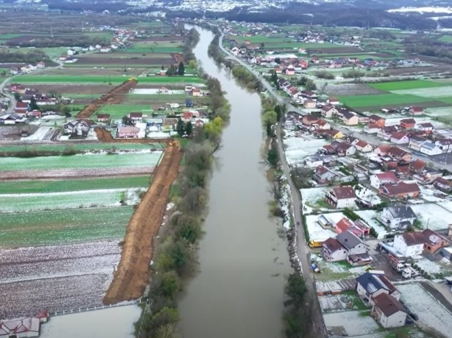 Изградња насипа на Гомјеници (Фото: facebook.com/slobodanjavor.snsd.prijedor) - 