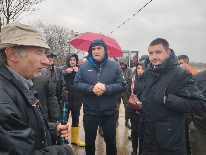 Ситуација у Пелагићеву се стабилизује, са мјештанима угрожених насеља и премијер Минић (ВИДЕО)