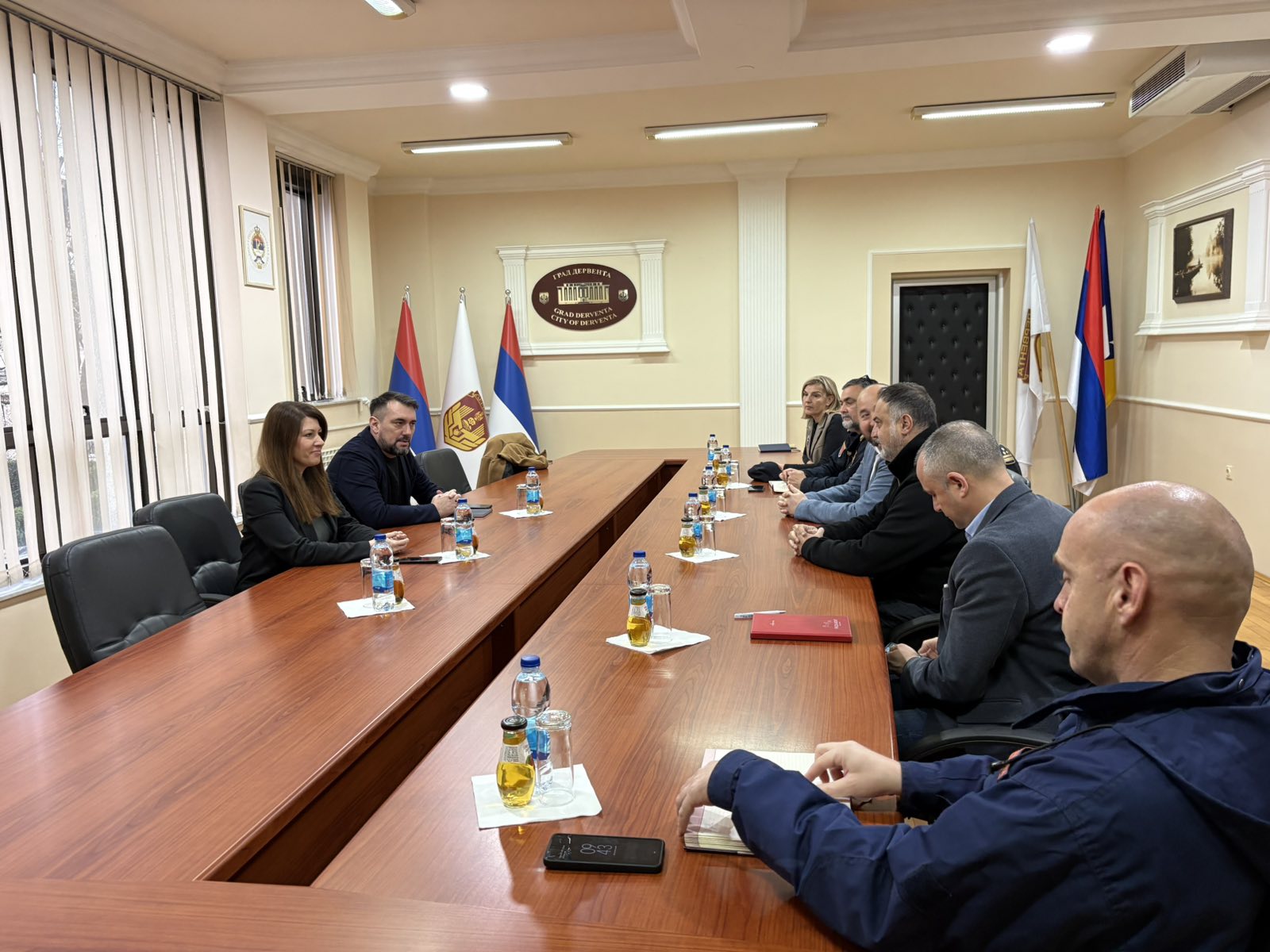 Анђелка Кузмић и Игор Жунић на састанку у Дервенти - Фото: РТРС