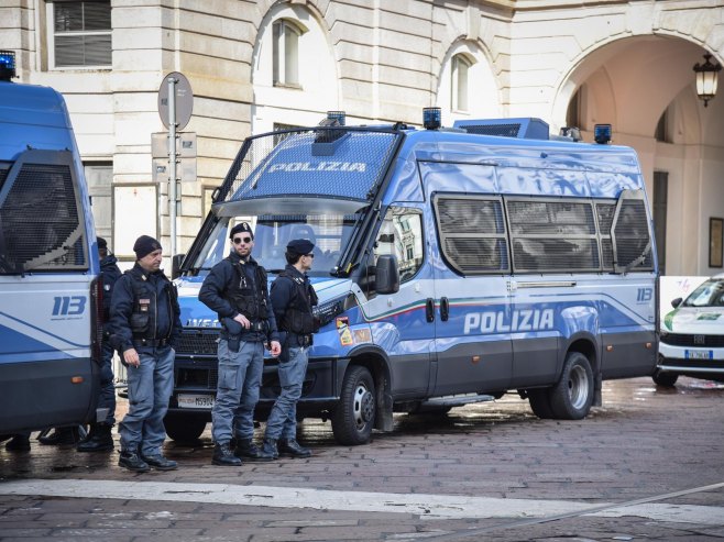 Полиција Италије (Фото: EPA/MATTEO CORNER/илустрација) - 