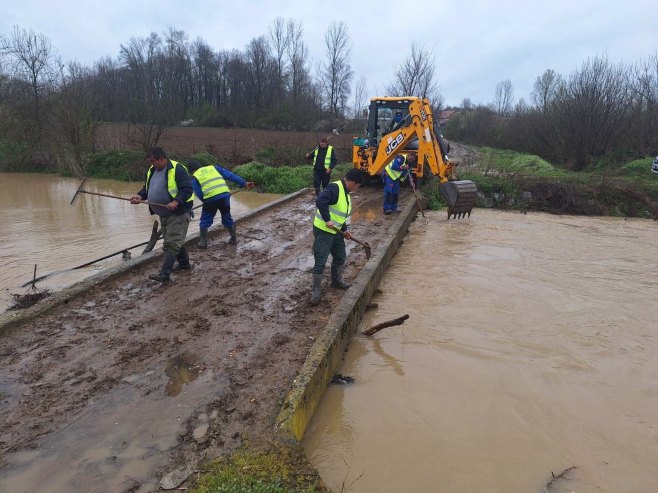 Ванредна мјере одбране од поплава (фото: TANJUG/ Javno vodoprivredno preduzeće "Srbijavode"/ bg) - 