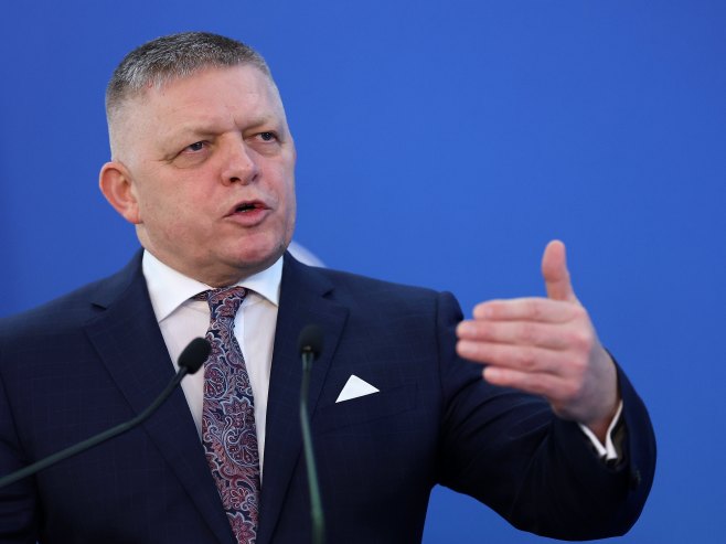 Роберт Фицо (Фото: EPA/Robert Ghement) - 
