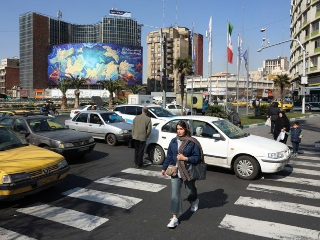 Техеран (фото: EPA/ABEDIN TAHERKENAREH) - 