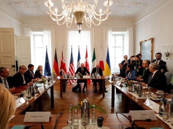 Чланице Г7 (Фото: EPA/GIUSEPPE LAMI) - 