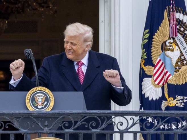 Доналд Трамп (Фото: EPA/SHAWN THEW / POOL) - 