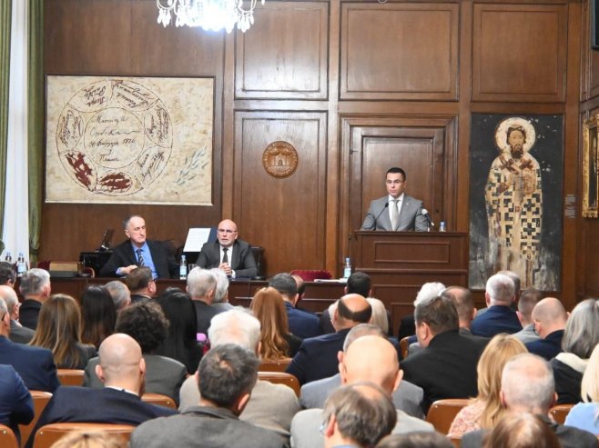 Матици српској уручен документ "Законоправила Светог Саве иловичког преписа" (Фото: TANJUG/ Ministarstvo bez portfelja / Denis Živković) - 