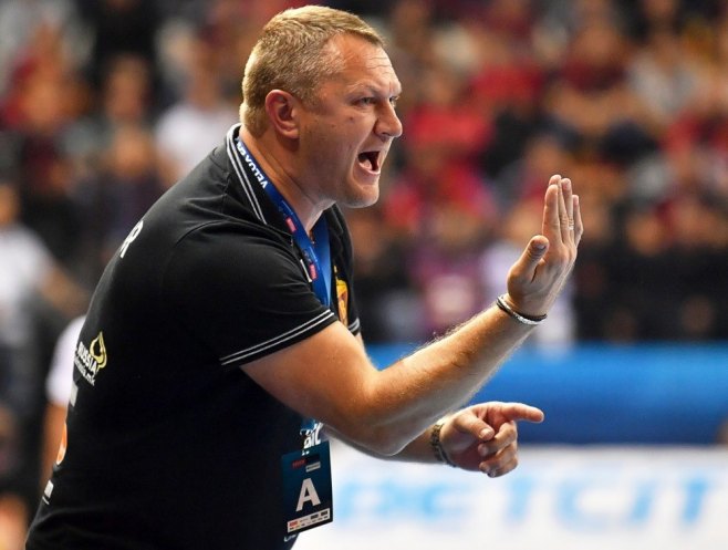 Едуард Кокшаров (Фото: EPA/GEORGI LICOVSKI) - 