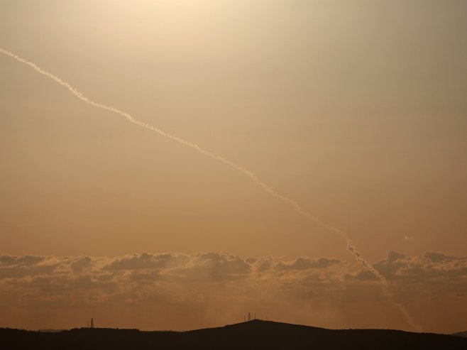 Ракета (Фото: EPA/ATEF SAFADI) - 