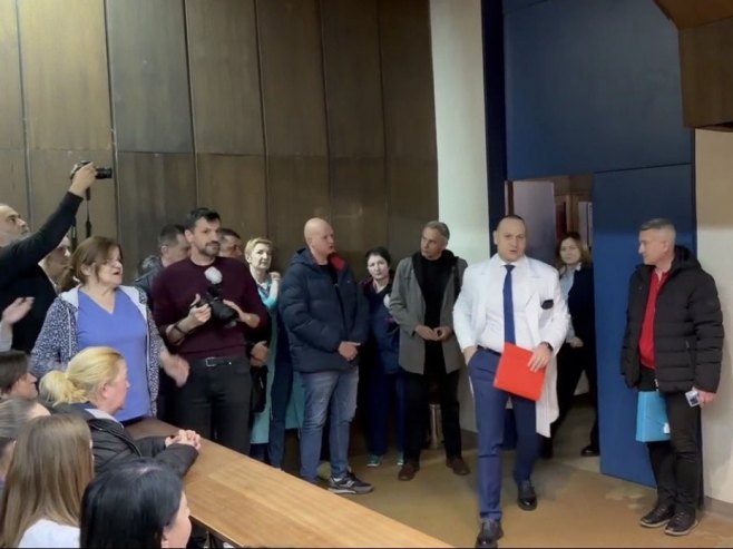 Шобот са радницима - Фото: РТРС