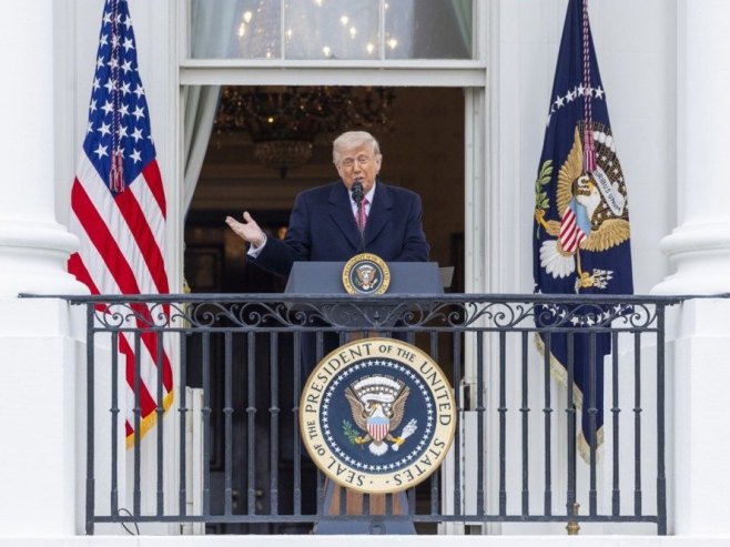 Доналд Трамп (Фото: EPA/SHAWN THEW / POOL) - 