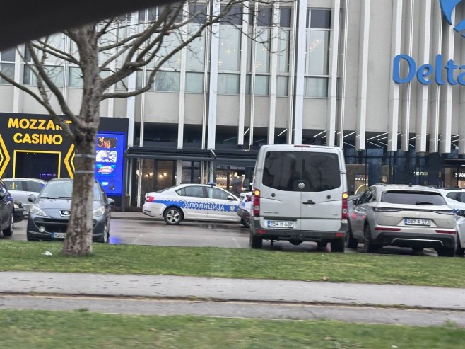 Полиција испред Делте - Фото: Уступљена фотографија