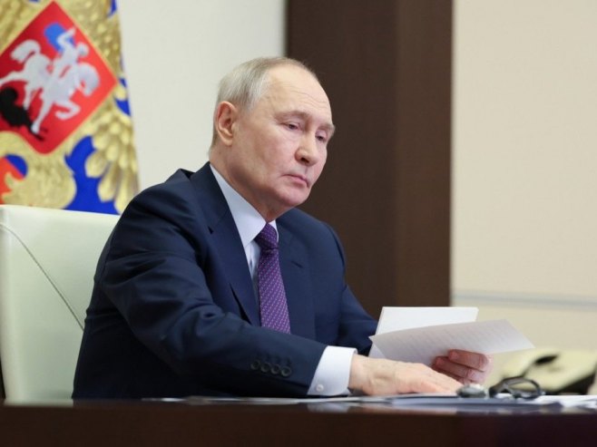 Владимир Путин (фото: EPA/ALEXANDER KAZAKOV) - 