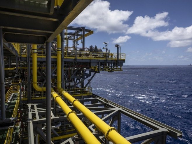 Нафтна платформа (Фото: EPA/ANDRE COELHO, илустрација) - 