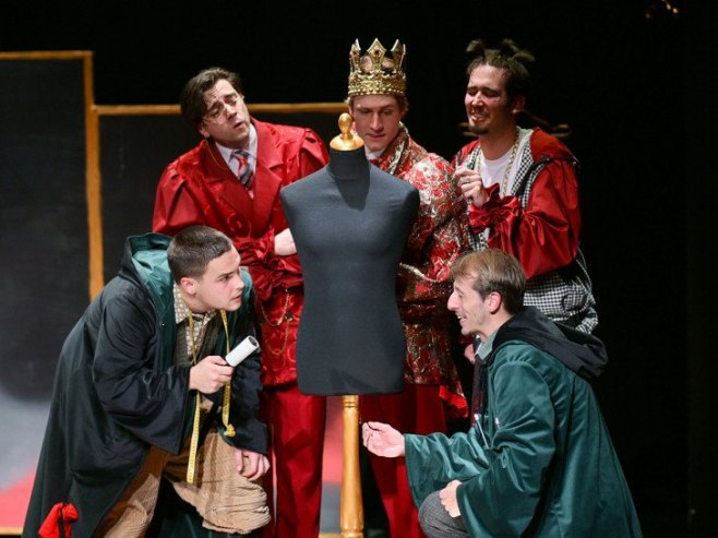 Дјечији празник у "Јазавцу": Премијером представе "Царево ново одијело" отворен 5. Јуху фест