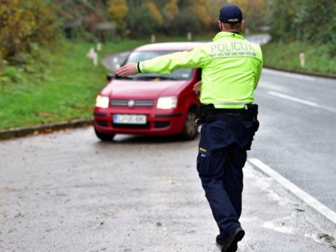 Полиција Словеније (Фото: EPA/IGOR KUPLJENIK, илустрација) - 