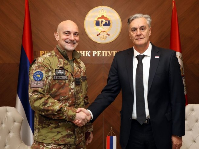 Комадант ЕУФОР-а и Каран - Фото: ZIPAPHOTO/Borislav Zdrinja