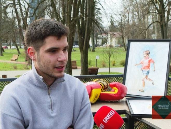 Милош Гајић из Бањалуке спојио наизглед неспојиво - сликарство и бокс (ВИДЕО)