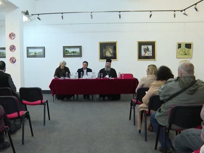 Промовисана збирка поезије "Одбранимо се молитвом" - Фото: РТРС