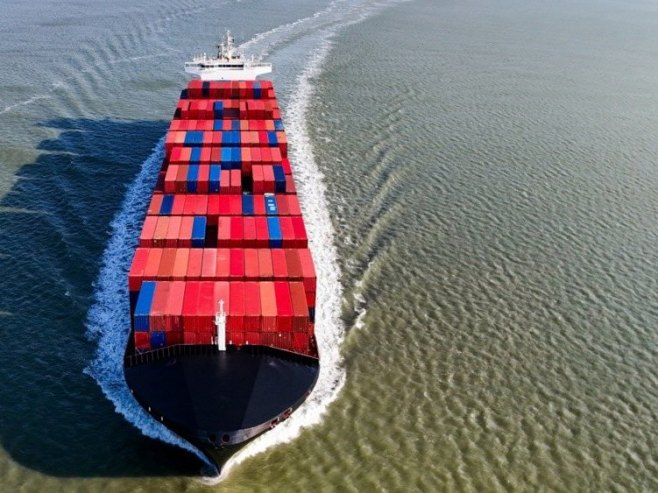 Карго брод (Фото: EPA/OLIVIER HOSLET) - 