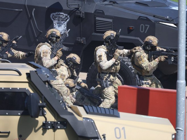 Показна вјежба Показна вјежба - Фото: ZIPAPHOTO/Borislav Zdrinja