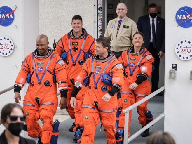 Посада мисије "Артемис два" (Фото: EPA/CRISTOBAL HERRERA-ULASHKEVICH, илустрација) - 