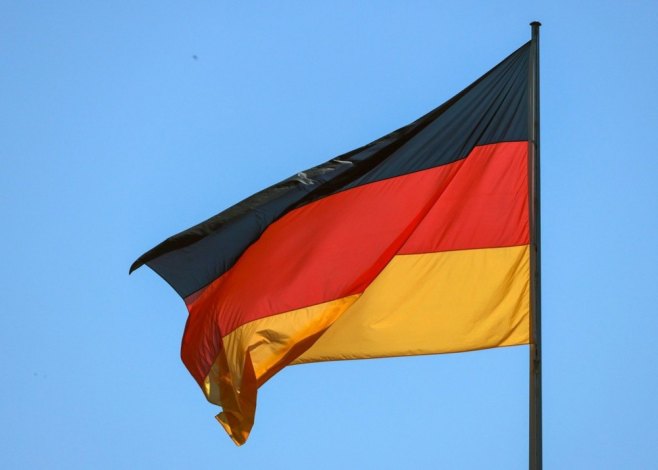 Њемачка застава (Фото: EPA/HANNIBAL HANSCHKE) - 