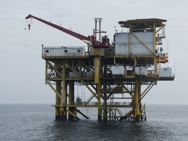 Нафтна платформа (фото: EPA/GERARDO MENOSCAL) - 