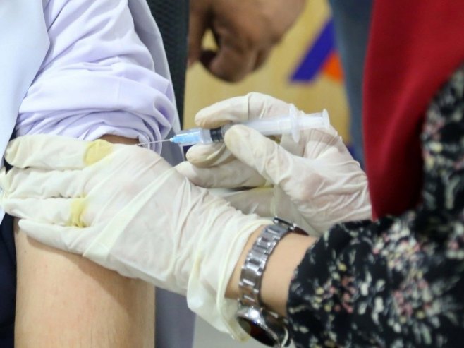 Вакцинисање (фото: EPA/NADEEM KHAWAR) - 