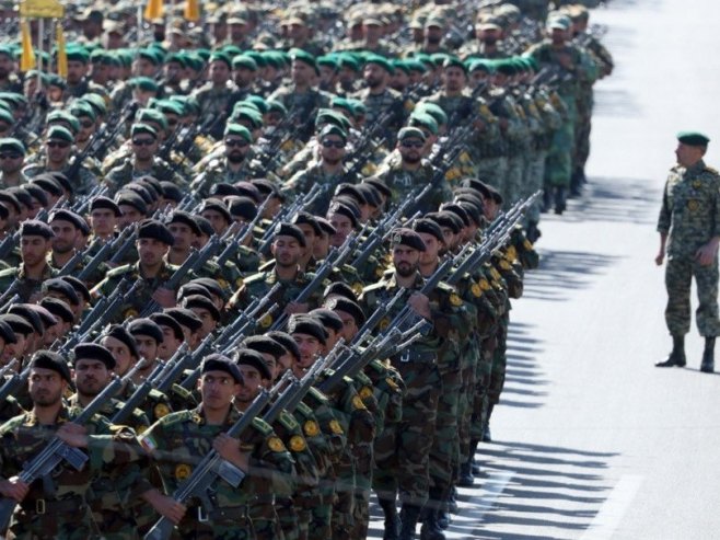 Иранска војска  (фото: EPA/ABEDIN TAHERKENAREH) - 