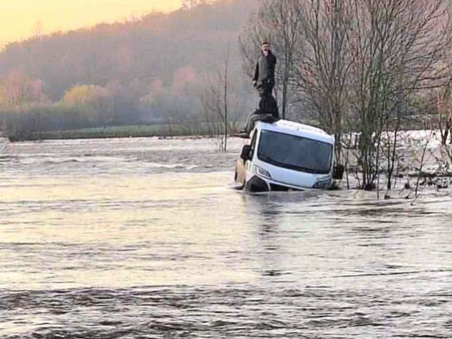Петрово-акција спасавања Петрово-акција спасавања - Фото: СРНА