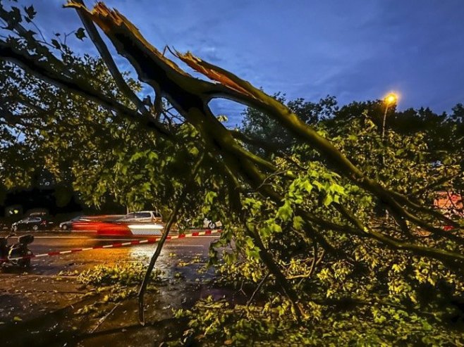 Несрећа у Њемачкој, илустрација (EPA/Hannibal Hanschke) Несрећа у Њемачкој, илустрација (EPA/Hannibal Hanschke) -