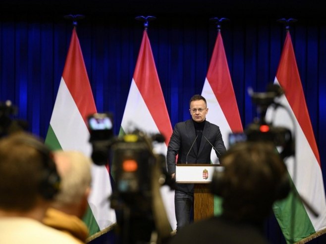 Петер Сијарто (фото: EPA/BOGLARKA BODNAR) - 