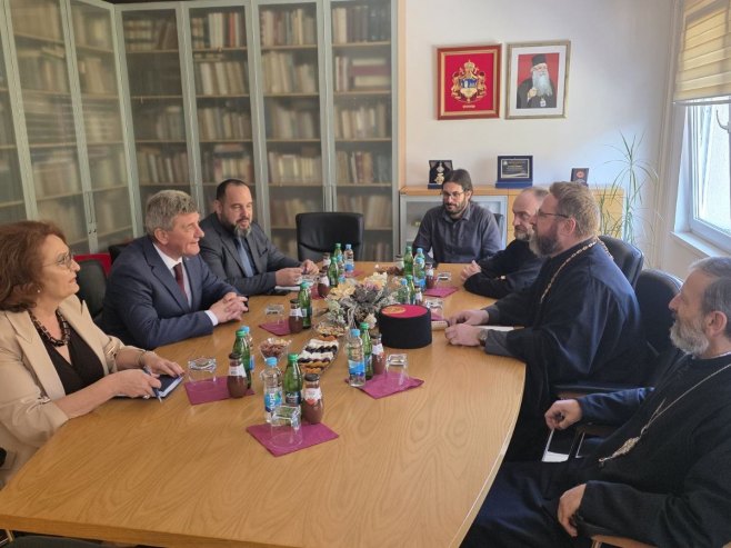 Драга Мастиловић са ректором Љубомиром Пријовићем - Фото: РТРС