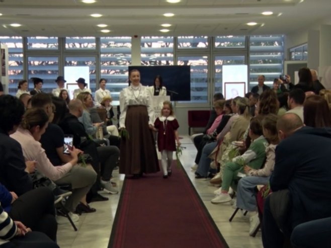 Градишка: Изложба "Врбица у грађанској култури Срба" - Фото: РТРС