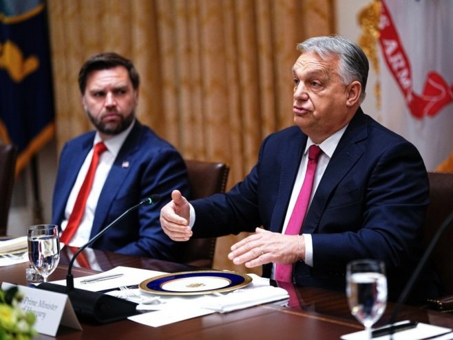 Џеј Ди Венс и Виктор Орбан (фото: EPA/AARON SCHWARTZ) - 