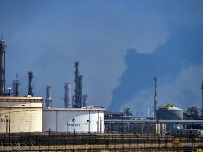 Рафинерија нафте, илустрација (Фото: EPA/RAED QUTENA) - 