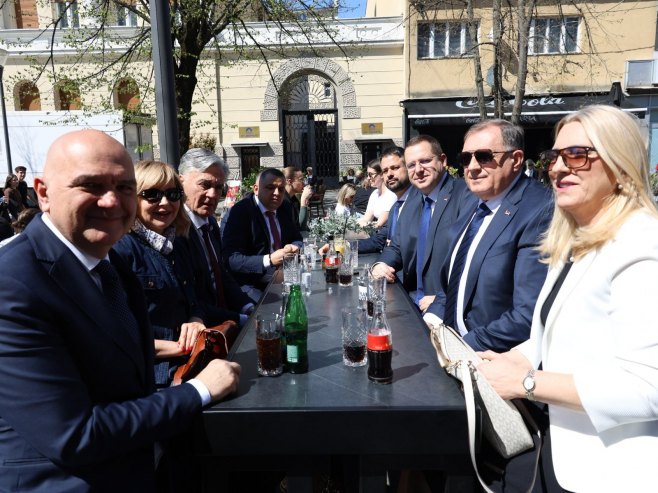 Званичници Српске у Бањалуци Званичници Српске у Бањалуци - Фото: ZIPAPHOTO/Borislav Zdrinja