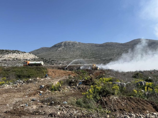 Санација пожара на градској депонији "Ободина" код Требиња - Фото: РТРС