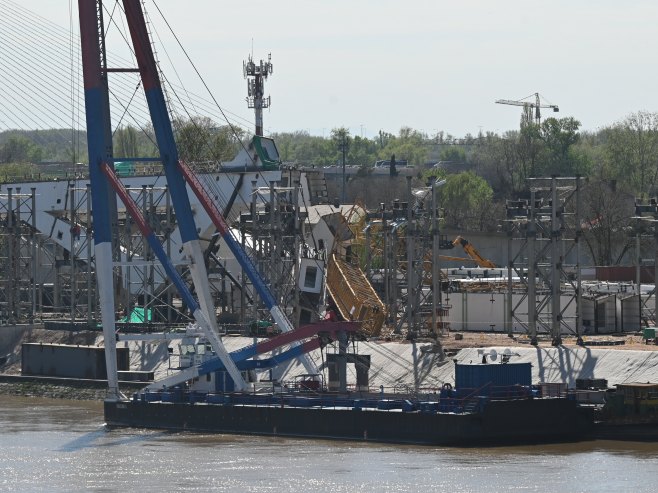 Београд: Несрећа на градилишту новог моста (Фото: TANJUG/MILOŠ MILIVOJEVIĆ) - 