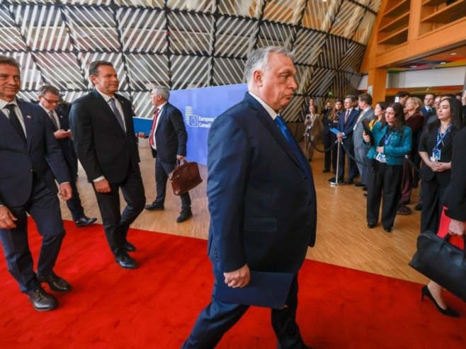 Виктор Орбан (фото: EPA/OLIVIER HOSLET) - 