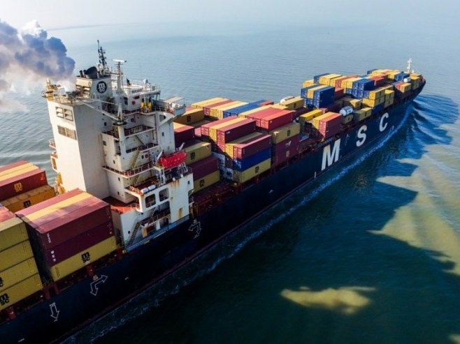 Карго брод (Фото:EPA/OLIVIER HOSLET ) - 