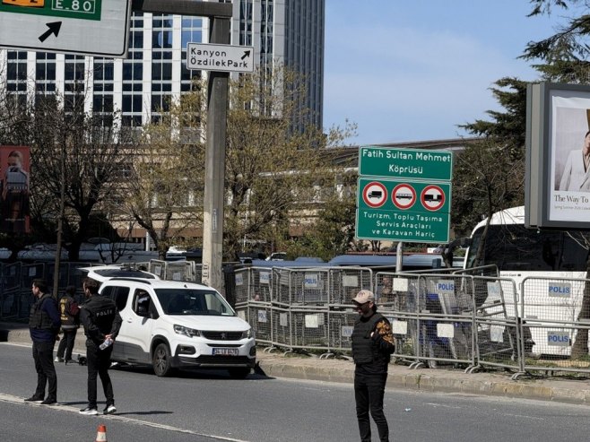 Приведено 10 људи након напада у Истанбулу (Фото: EPA/STRINGER) - 